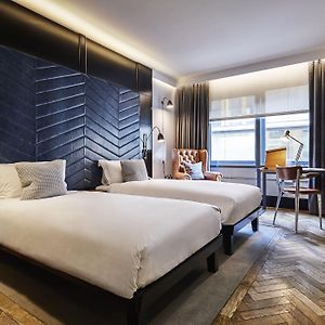 Gemütliches Zimmer mit zwei Einzelbetten